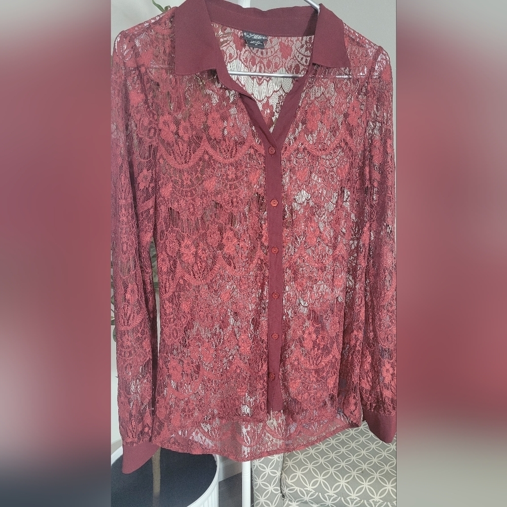 DAYTRIP Buckle Red Lace Button Down Floral Top Medium - Picture 3 of 6